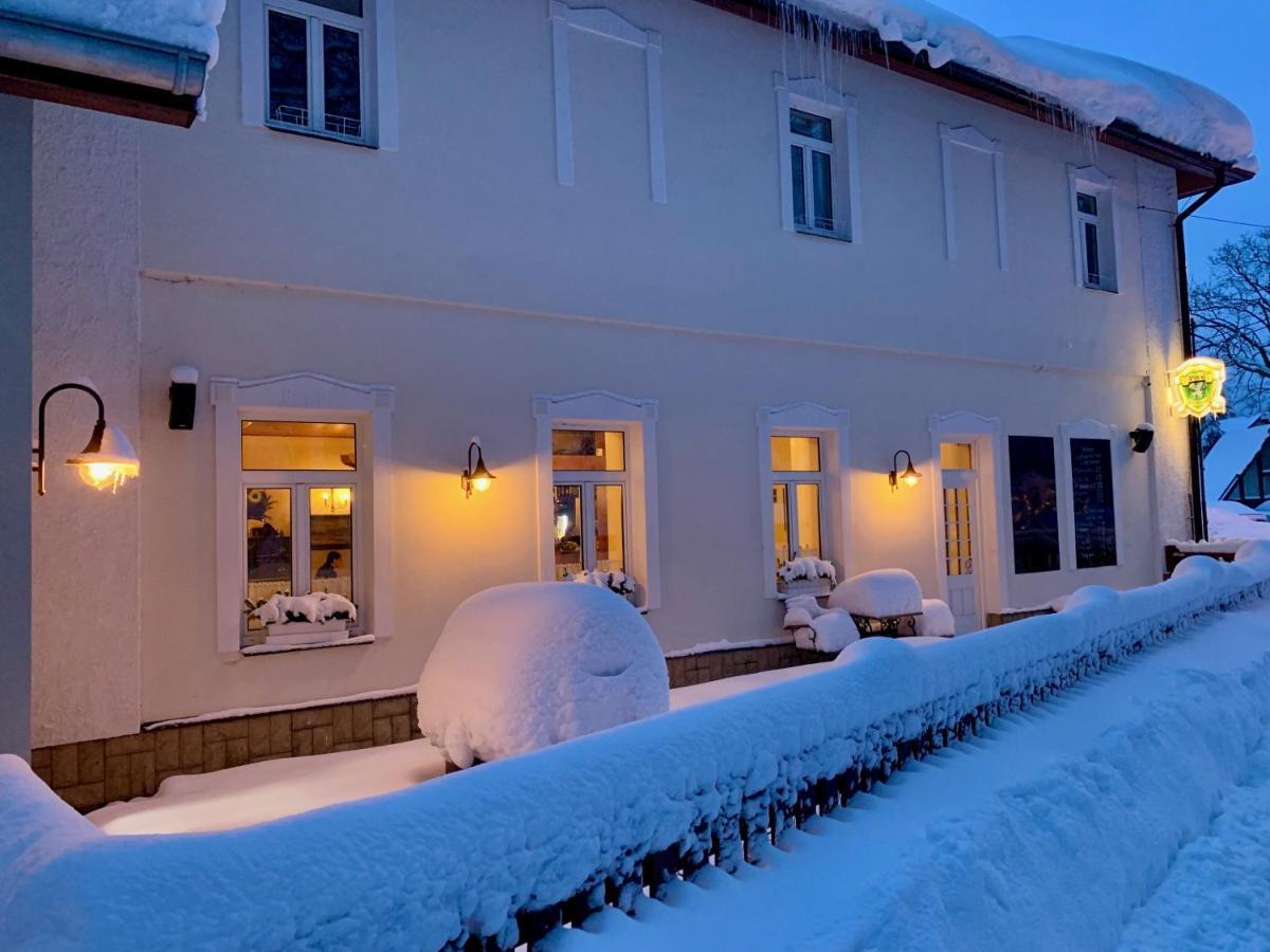 Hotel Leopold Racin Екстер'єр фото