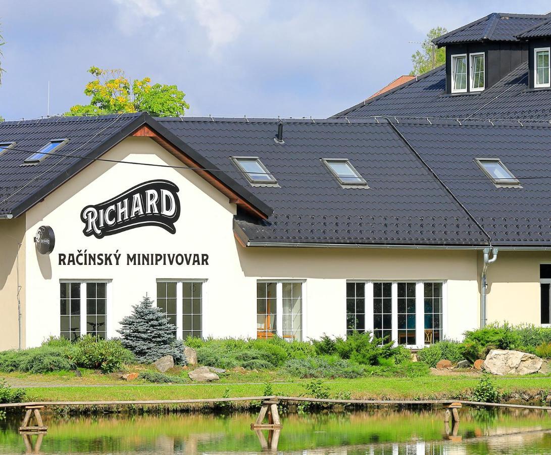 Hotel Leopold Racin Екстер'єр фото
