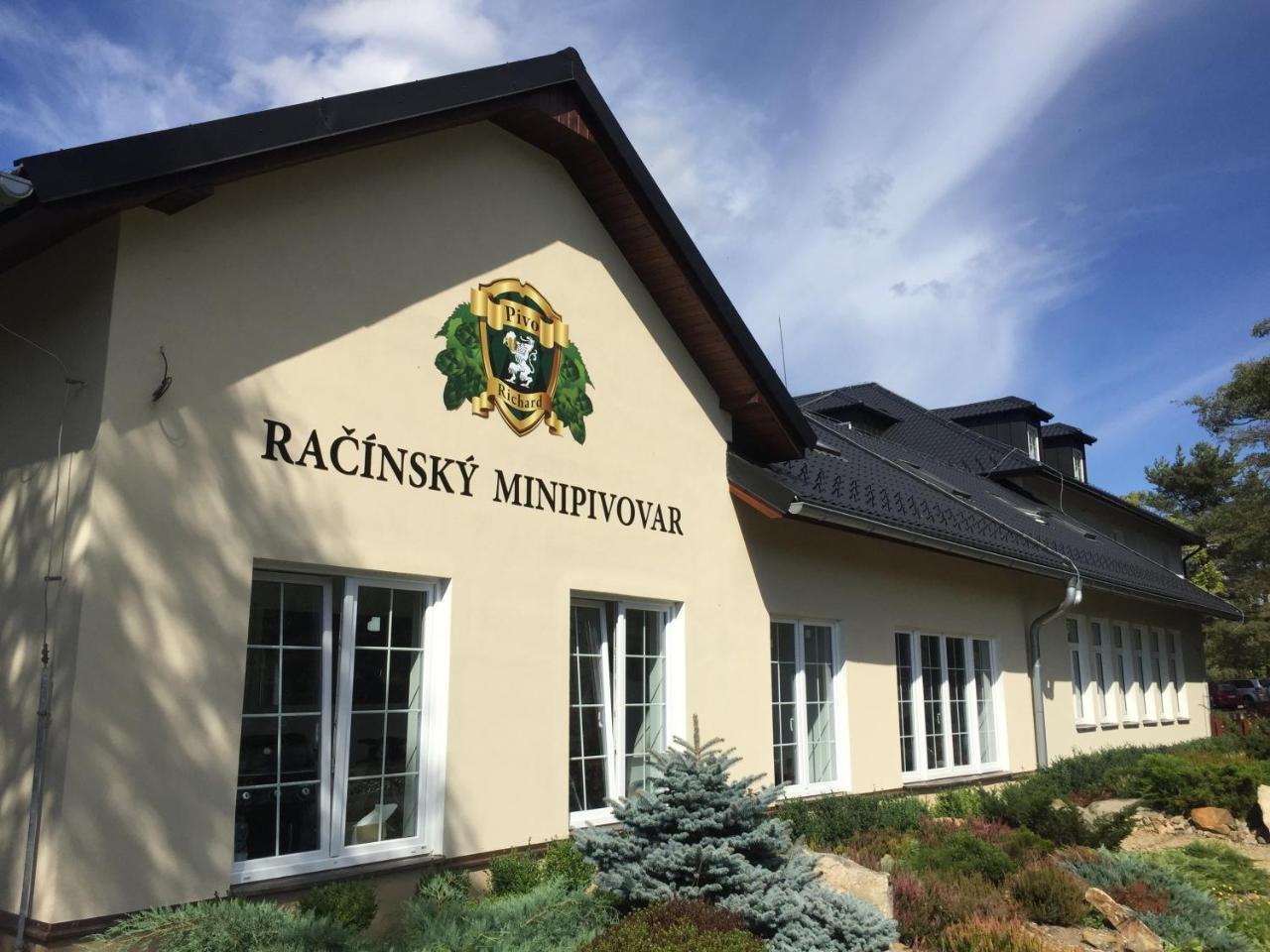Hotel Leopold Racin Екстер'єр фото
